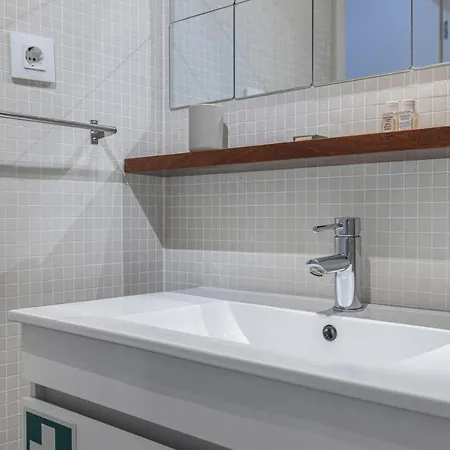 1bdr Flat With Balcony & Parking By Lovelystay * Lissabon
