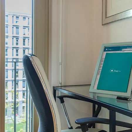 Bright & Comfy Flat In By Lovelystay דירה ליסבון