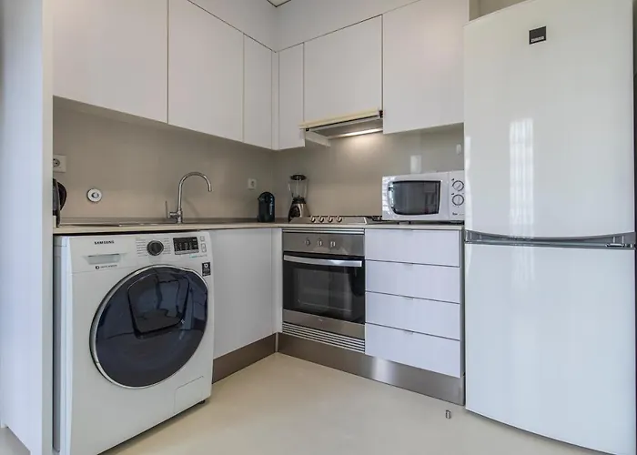 Bright & Comfy Flat In By Lovelystay * Lissabon