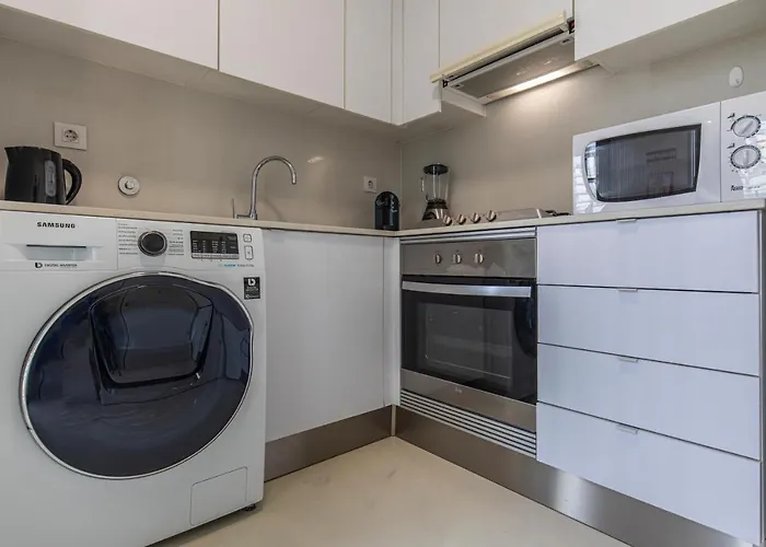 Bright & Comfy Flat In By Lovelystay Apartment *