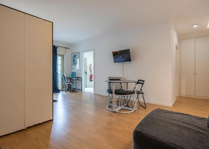 Bright & Comfy Flat In By Lovelystay Apartment