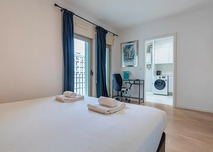 Bright & Comfy Flat In By Lovelystay *