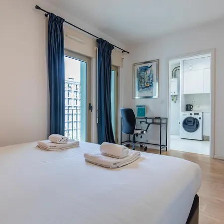1bdr Flat With Balcony & Parking By Lovelystay *