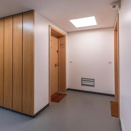 1bdr Flat With Balcony & Parking By Lovelystay Apartamento