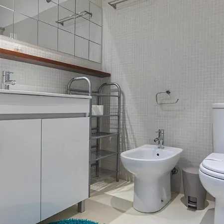 1bdr Flat With Balcony & Parking By Lovelystay Apartamento
